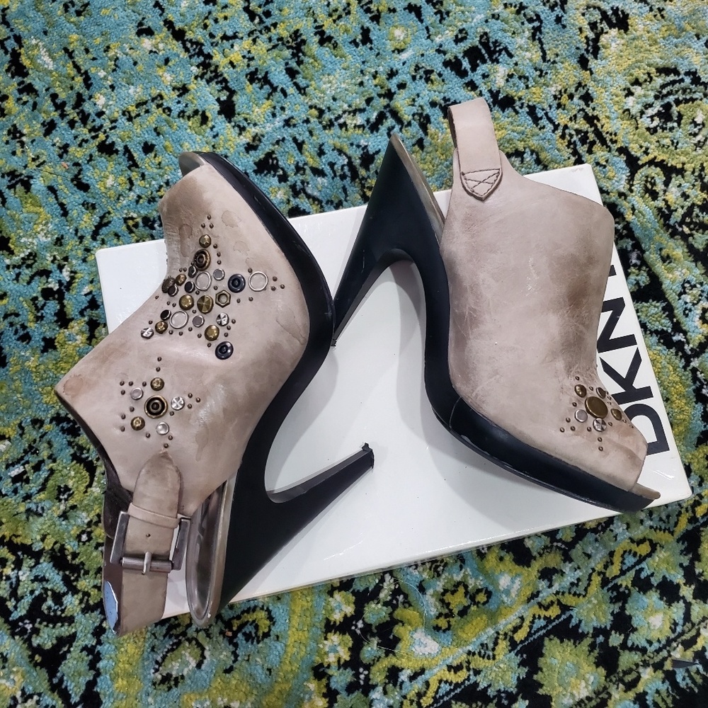 Gorgeous studded peep toe booties DKNY 10 - Picture 2 of 14